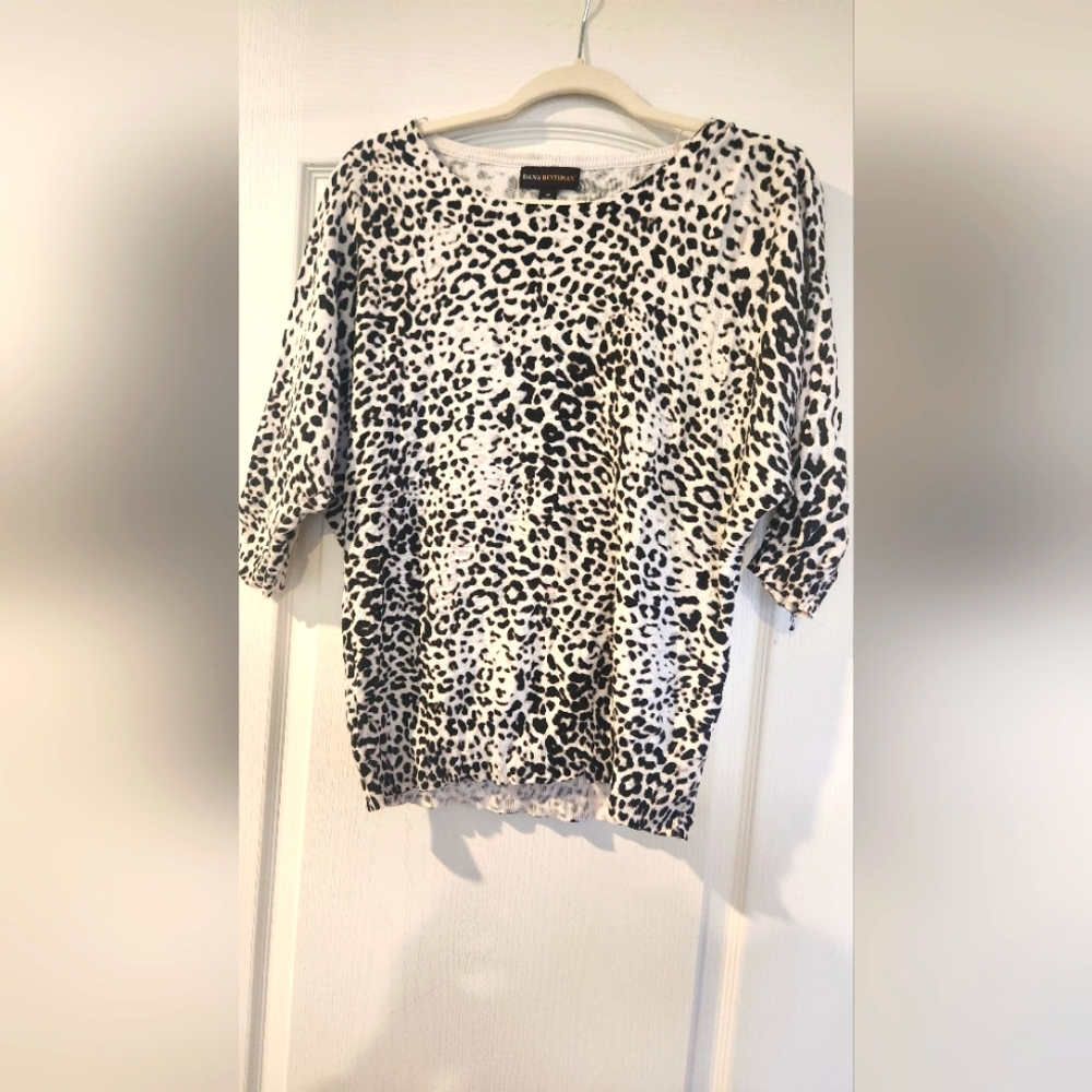 Dana Buchman women's sweater size M EUC